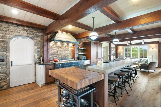 816 Black Bear Road, Jamaica, VT 05343