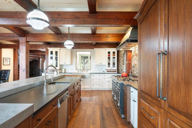 816 Black Bear Road, Jamaica, VT 05343