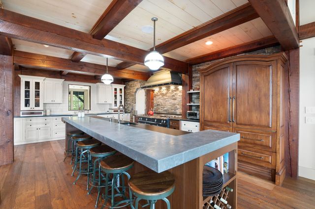816 Black Bear Road, Jamaica, VT 05343