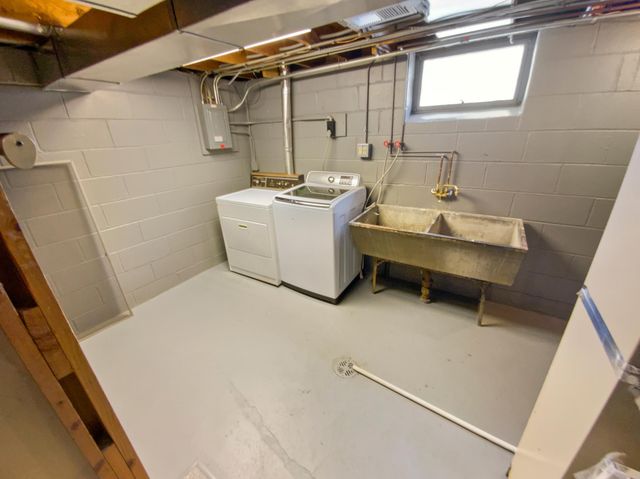 9211 Bryant Avenue S, Bloomington, MN 55420