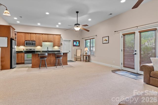 121 Creek Cove Lane, Statesville, NC 28677