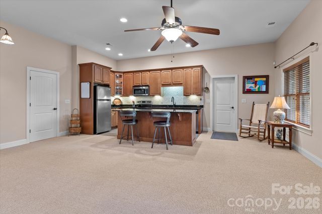 121 Creek Cove Lane, Statesville, NC 28677
