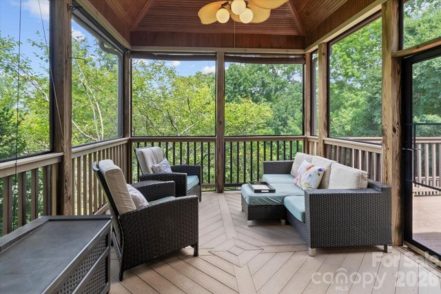 121 Creek Cove Lane, Statesville, NC 28677
