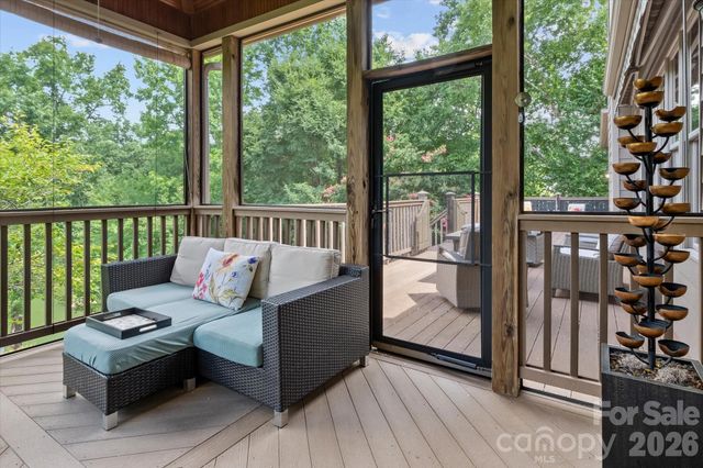 121 Creek Cove Lane, Statesville, NC 28677