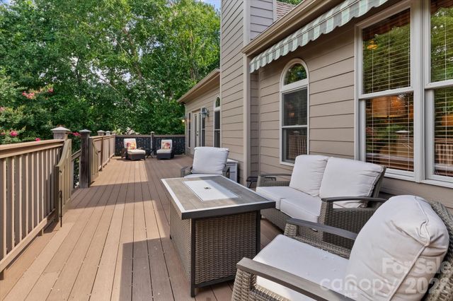 121 Creek Cove Lane, Statesville, NC 28677