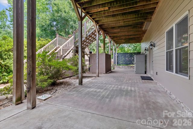 121 Creek Cove Lane, Statesville, NC 28677