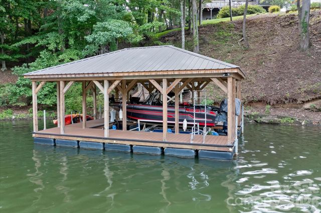 121 Creek Cove Lane, Statesville, NC 28677