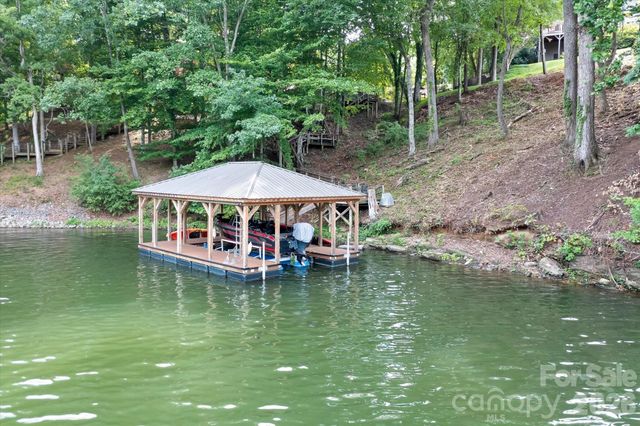 121 Creek Cove Lane, Statesville, NC 28677