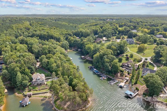 121 Creek Cove Lane, Statesville, NC 28677
