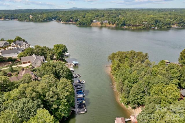 121 Creek Cove Lane, Statesville, NC 28677