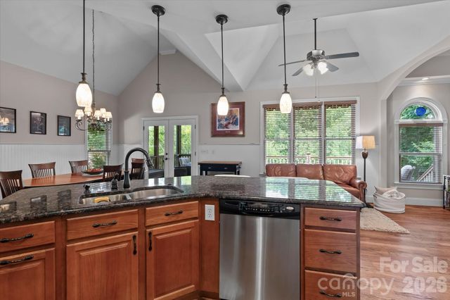 121 Creek Cove Lane, Statesville, NC 28677