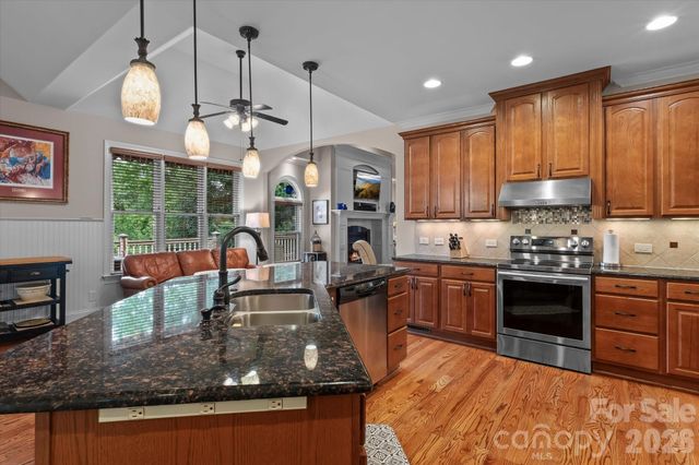 121 Creek Cove Lane, Statesville, NC 28677
