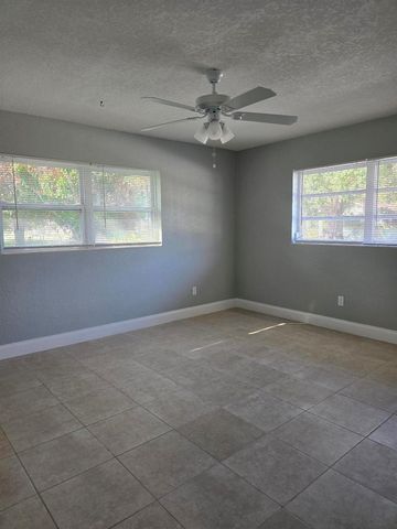 580 Wendell Road, Fort Pierce, FL 34950