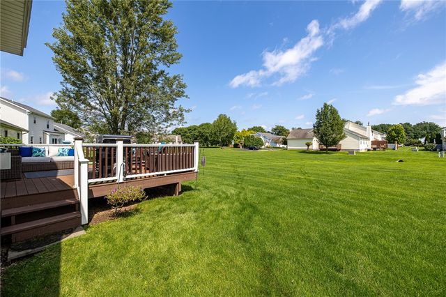 17 Foxtail Ln, Chili, NY 14514