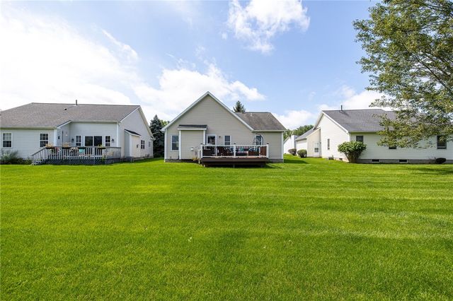 17 Foxtail Ln, Chili, NY 14514