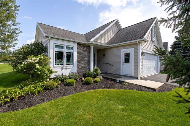 17 Foxtail Ln, Chili, NY 14514