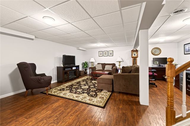 17 Foxtail Ln, Chili, NY 14514