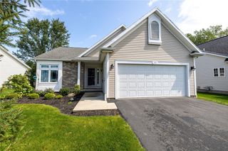 17 Foxtail Ln, Chili, NY 14514