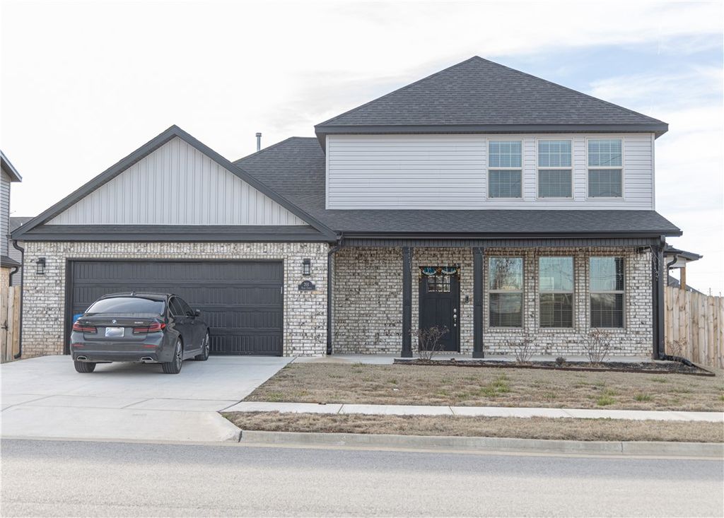 201 Vicks Circle, Centerton, AR 72719