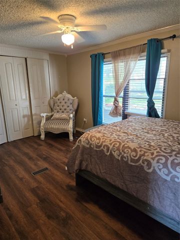 126 Bay Drive, Mabank, TX 75156