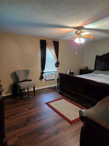 126 Bay Drive, Mabank, TX 75156