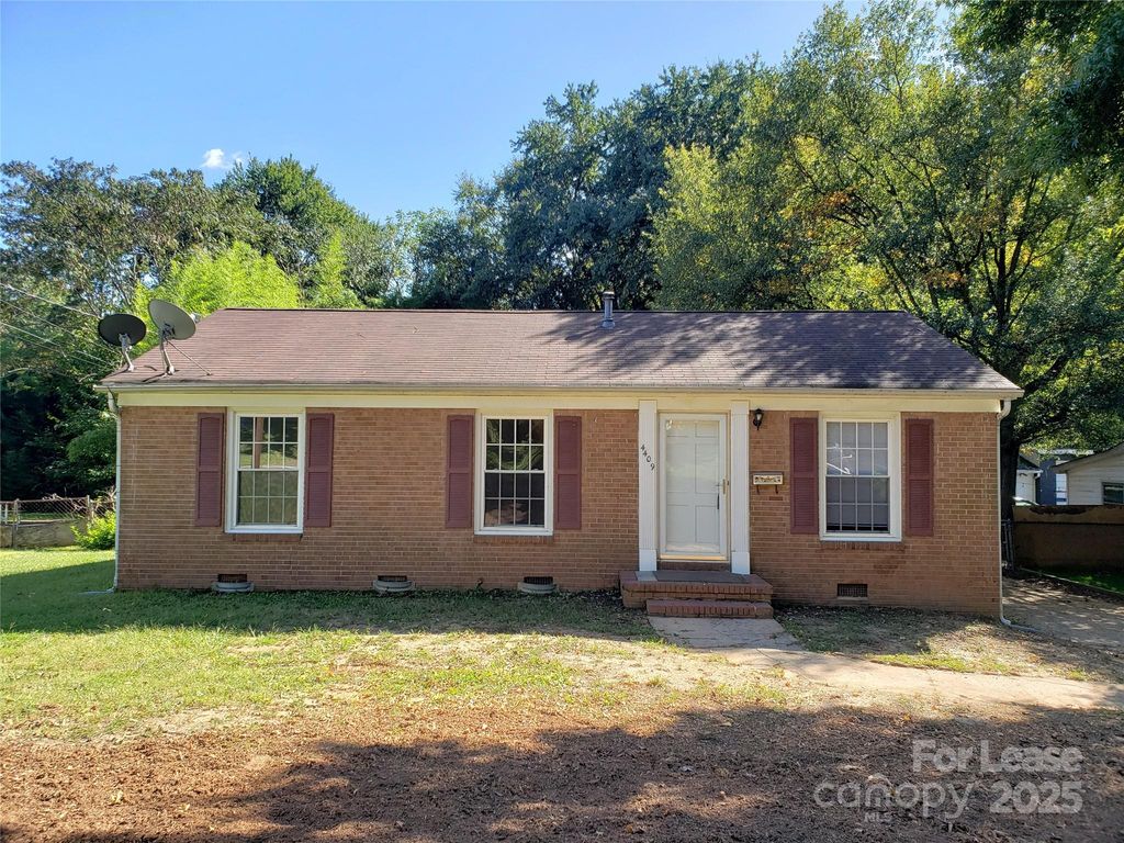 4409 Brooktree Drive, Charlotte, NC 28208