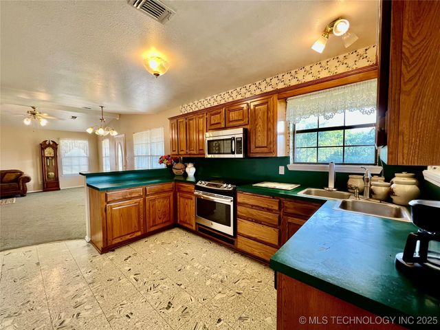 7583 Muncrief Road, Kingston, OK 73439