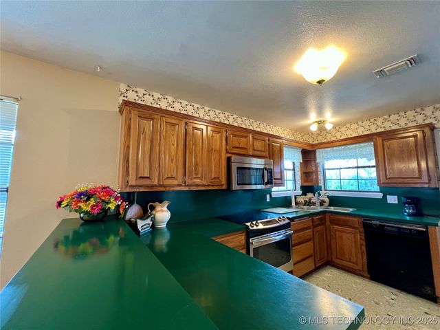 7583 Muncrief Road, Kingston, OK 73439