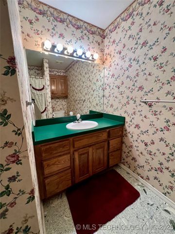 7583 Muncrief Road, Kingston, OK 73439