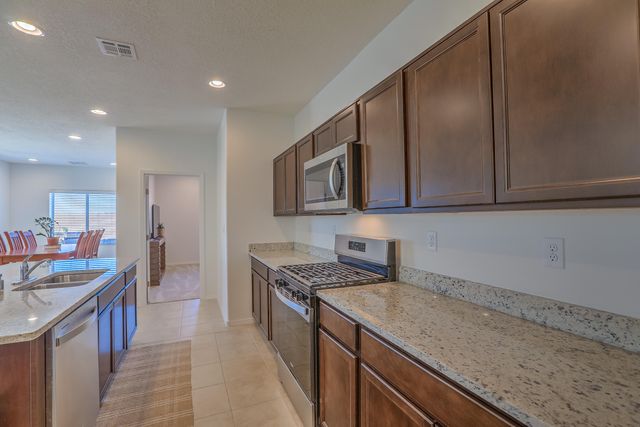 233 Spectrum Avenue SW, Rio Rancho, NM 87124