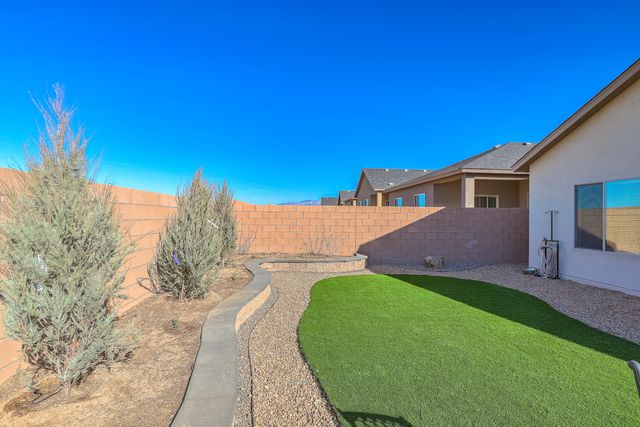 233 Spectrum Avenue SW, Rio Rancho, NM 87124