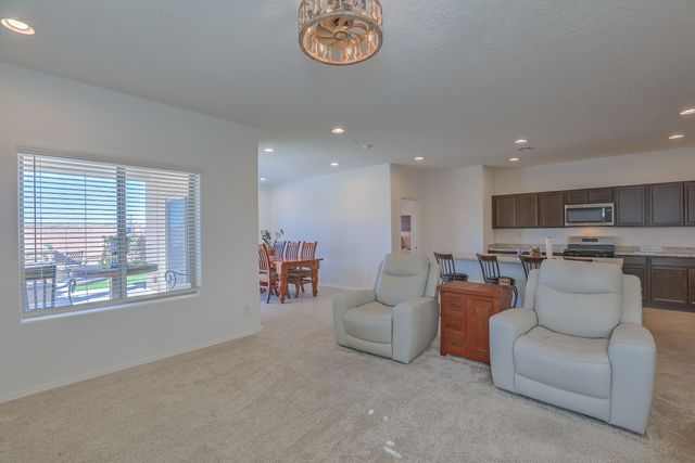 233 Spectrum Avenue SW, Rio Rancho, NM 87124