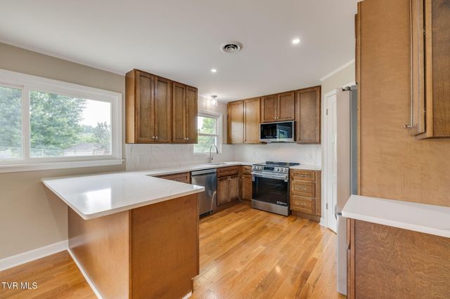 806 Sir Echo Drive, Kingsport, TN 37663