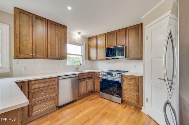 806 Sir Echo Drive, Kingsport, TN 37663