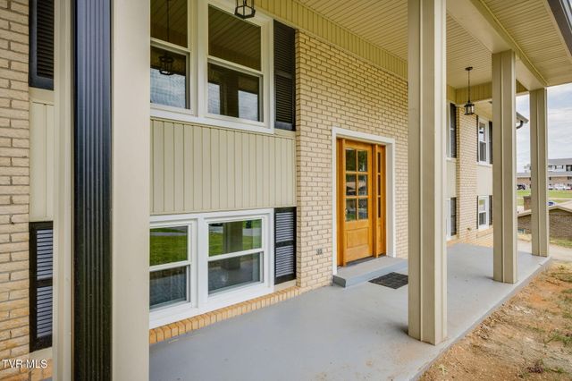 806 Sir Echo Drive, Kingsport, TN 37663