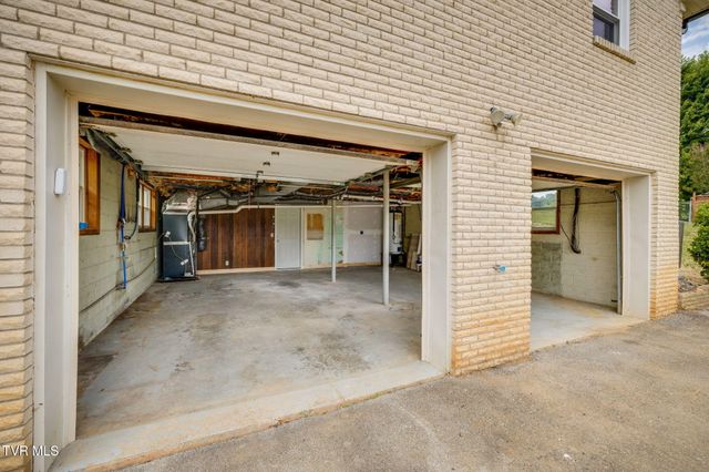 806 Sir Echo Drive, Kingsport, TN 37663