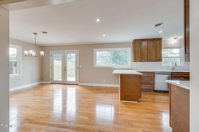 806 Sir Echo Drive, Kingsport, TN 37663