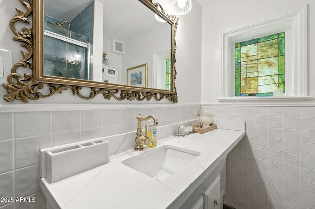 1922 W HOLLY Street, Phoenix, AZ 85009