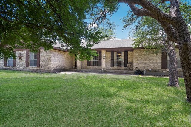 301 Navajo TRL, Georgetown, TX 78633