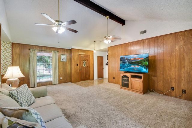 301 Navajo TRL, Georgetown, TX 78633