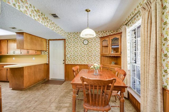 301 Navajo TRL, Georgetown, TX 78633
