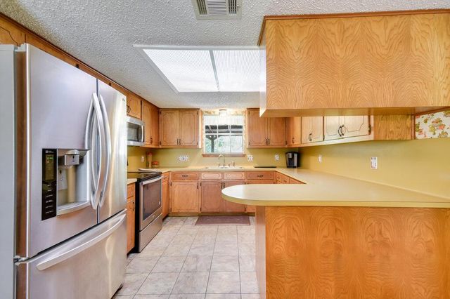 301 Navajo TRL, Georgetown, TX 78633