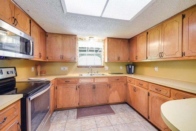 301 Navajo TRL, Georgetown, TX 78633