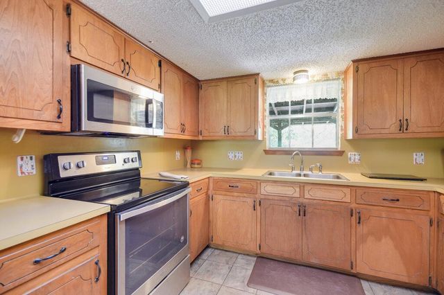 301 Navajo TRL, Georgetown, TX 78633