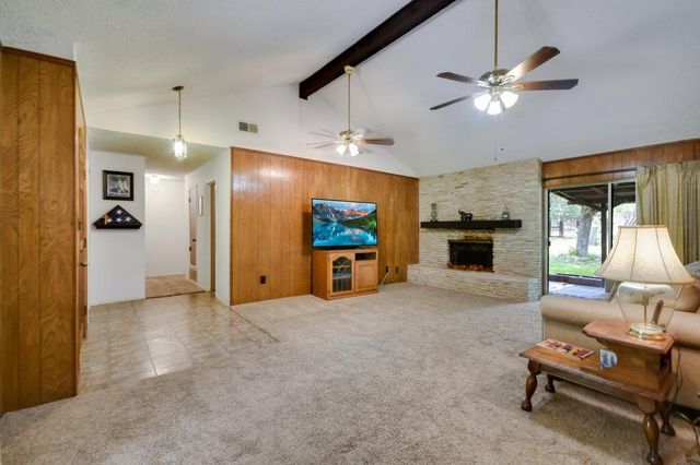301 Navajo TRL, Georgetown, TX 78633
