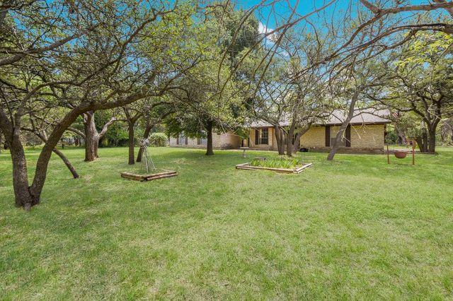 301 Navajo TRL, Georgetown, TX 78633