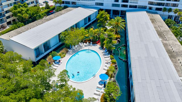 3589 S Ocean Boulevard 30, South Palm Beach, FL 33480