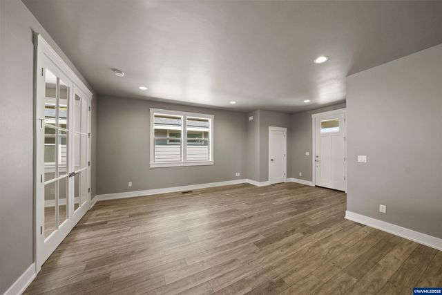 2525 NW Redwood Cir, Redmond, OR 97756