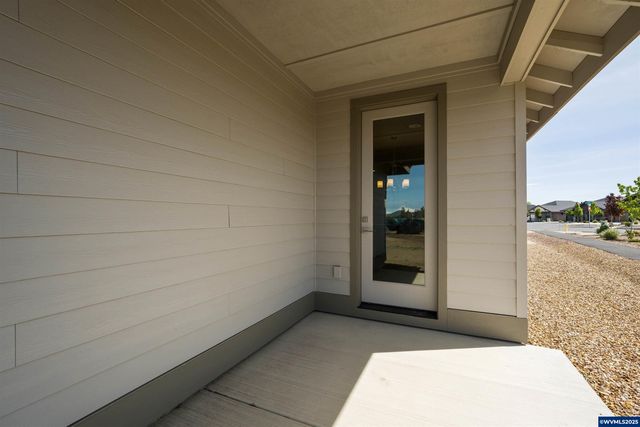 2525 NW Redwood Cir, Redmond, OR 97756