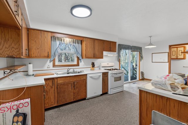 2492 S Roberts Way, Logansport, IN 46947